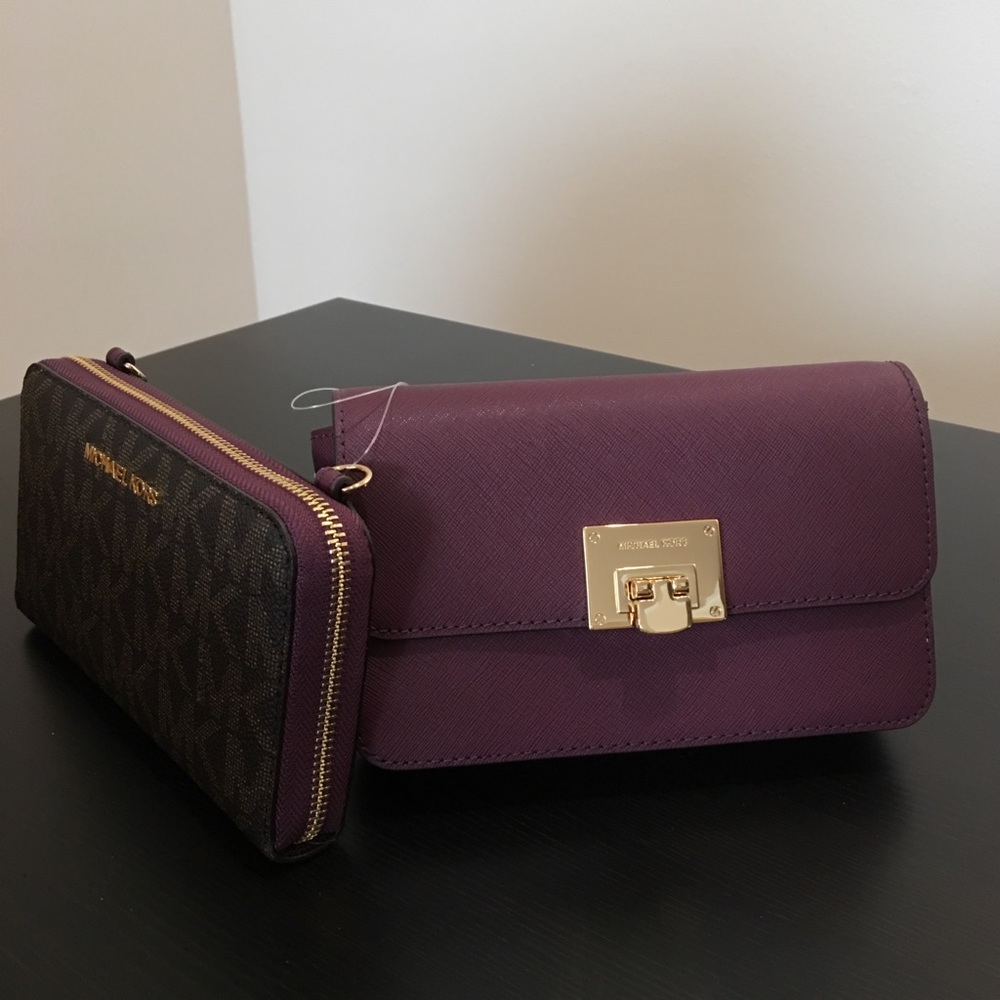 sold ！！！Michael kors 2 in 1 crossbody bag